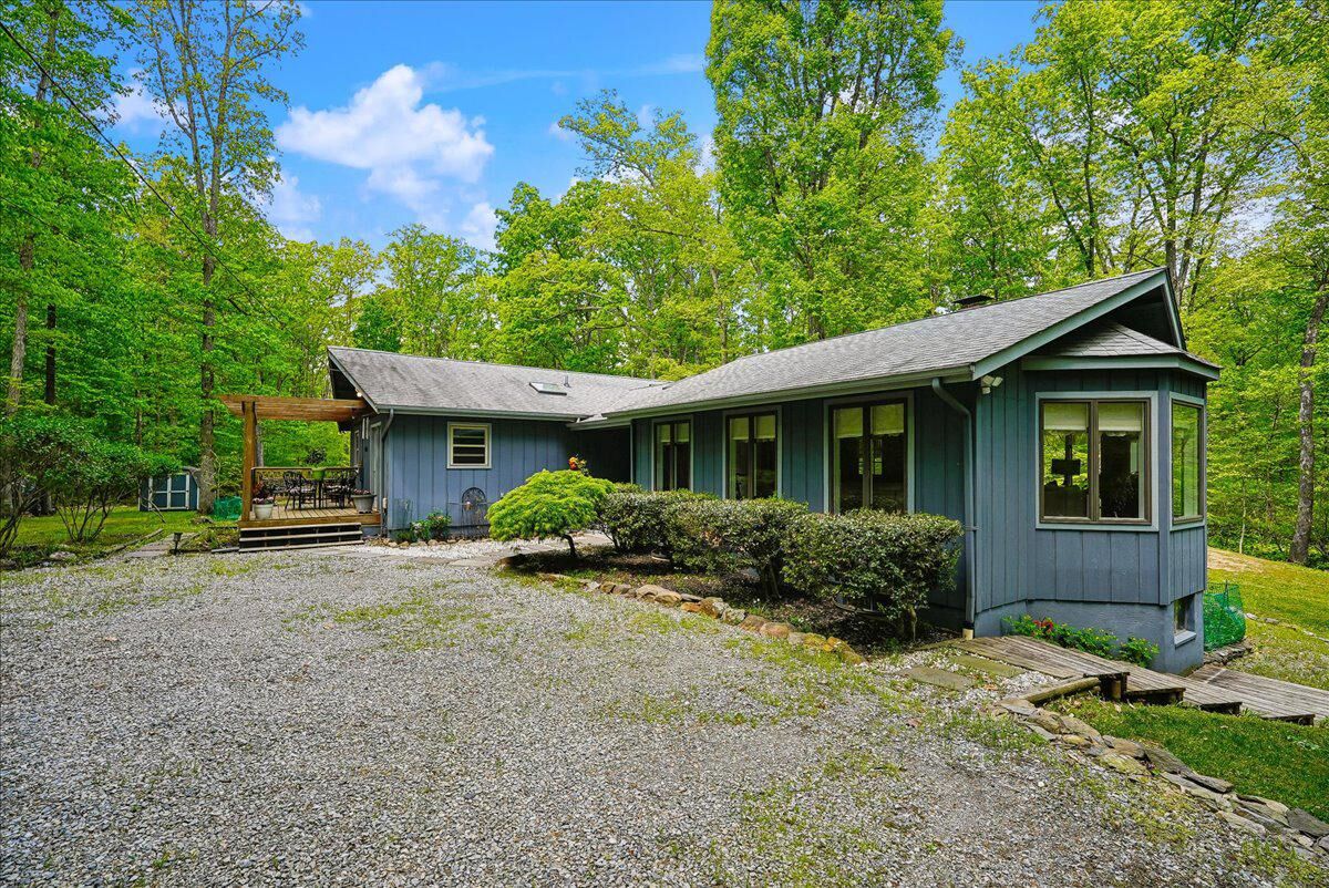 Property Photo:  98 Cliff Lane  VA 20135 