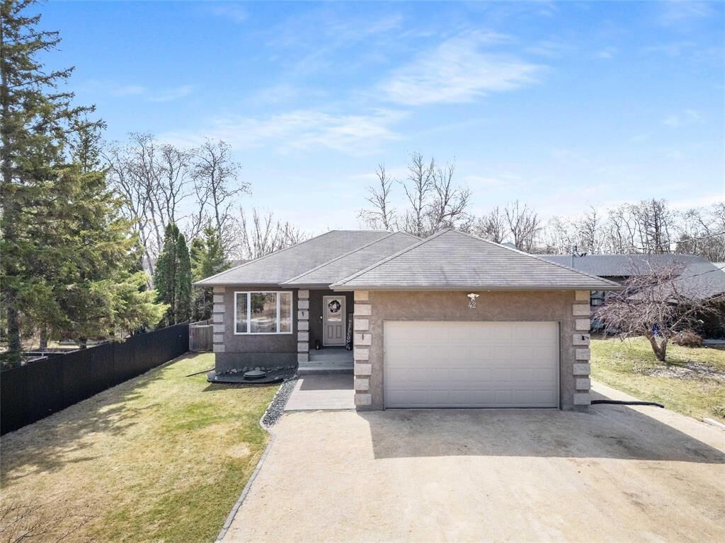 Photo de la propriété:  42 Church Street  MB R0E 2B0 