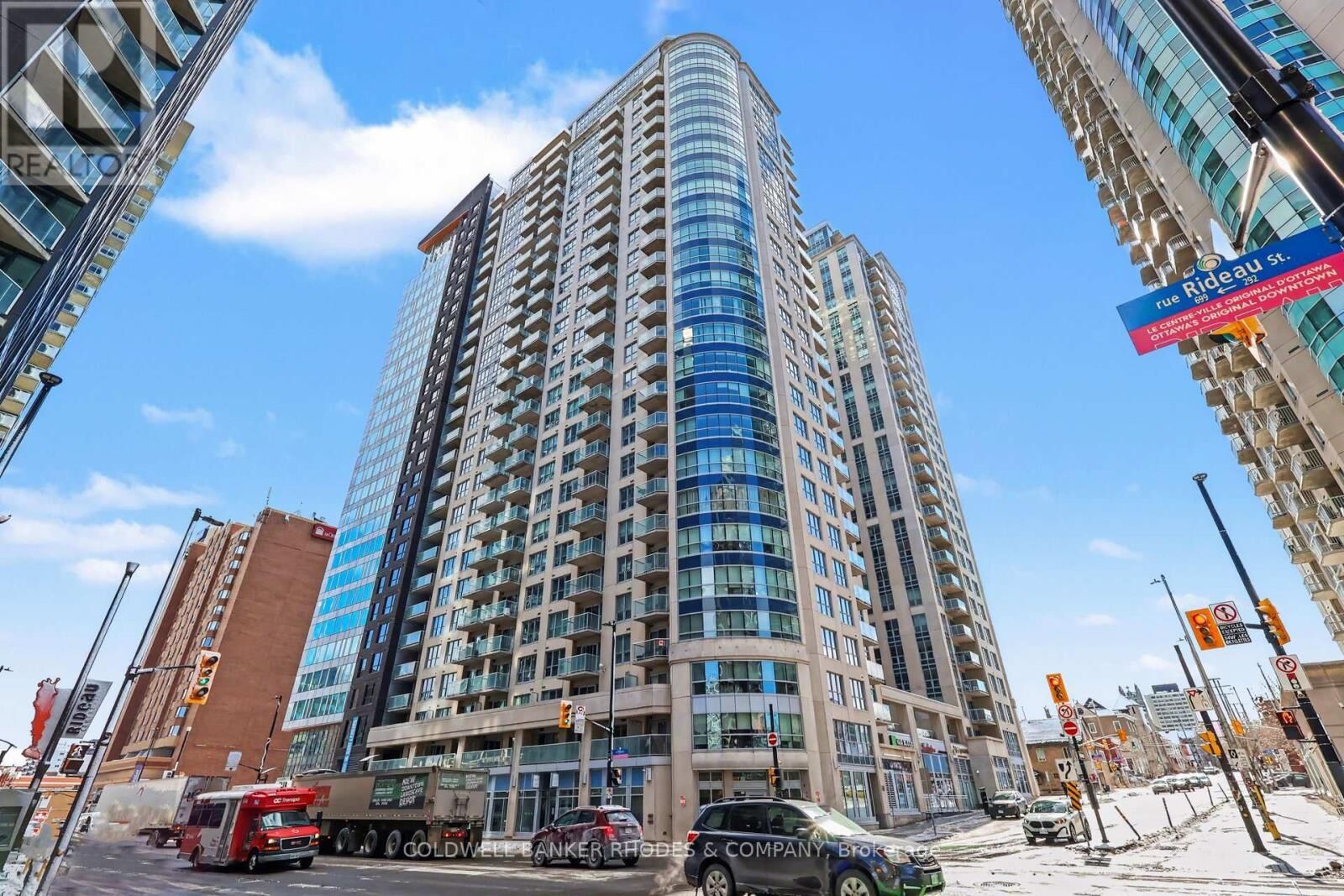 Property Photo:  242 Rideau Street 1809  ON K1N 0B7 