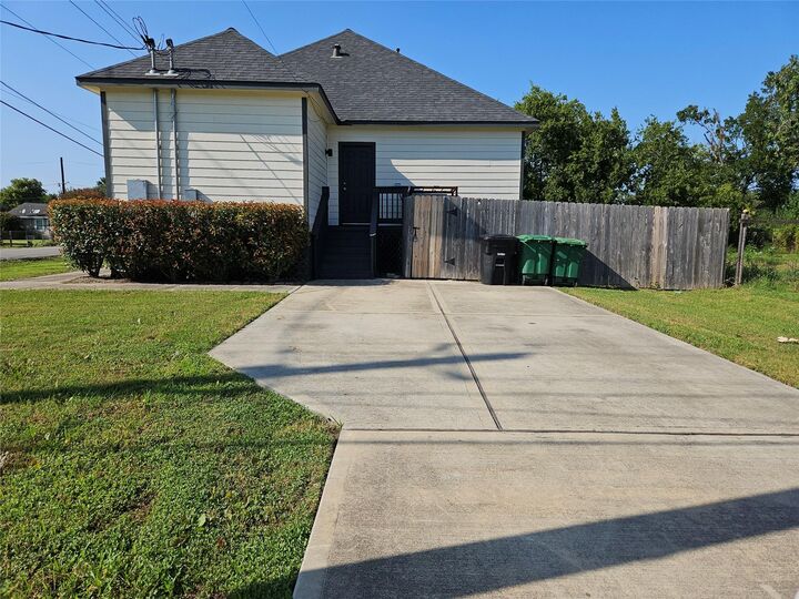 Property Photo:  4801 Wenda Street B  TX 77033 