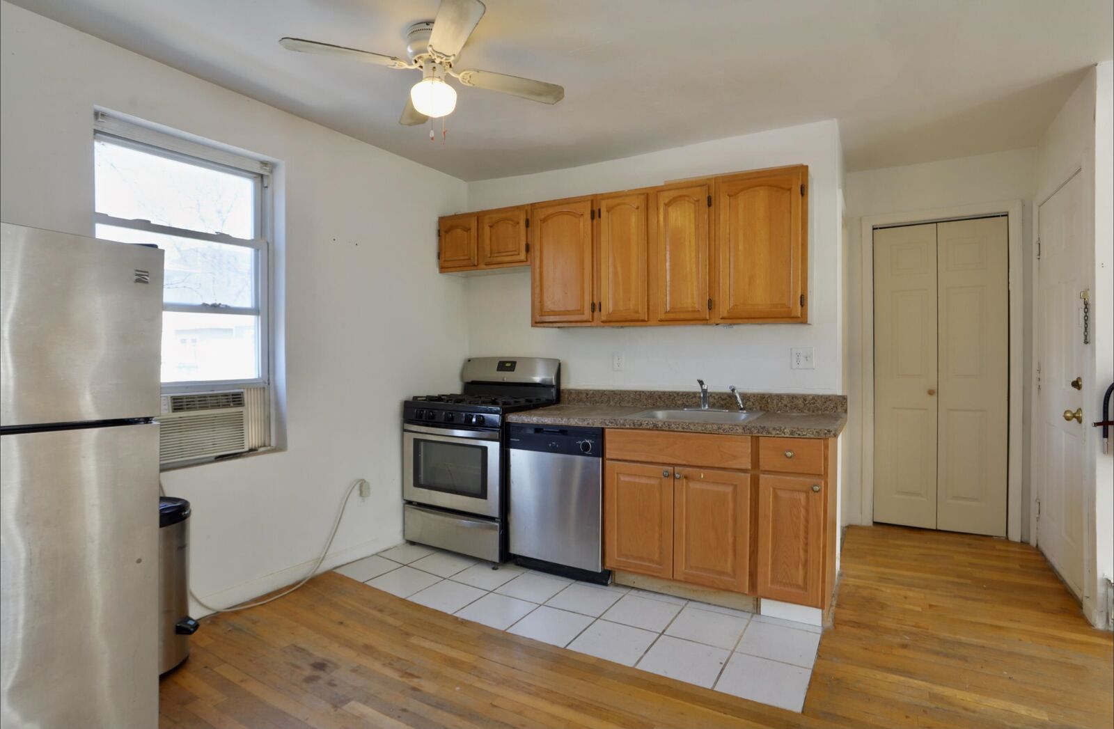 Property Photo:  206 4th St 3R  NJ 07302 