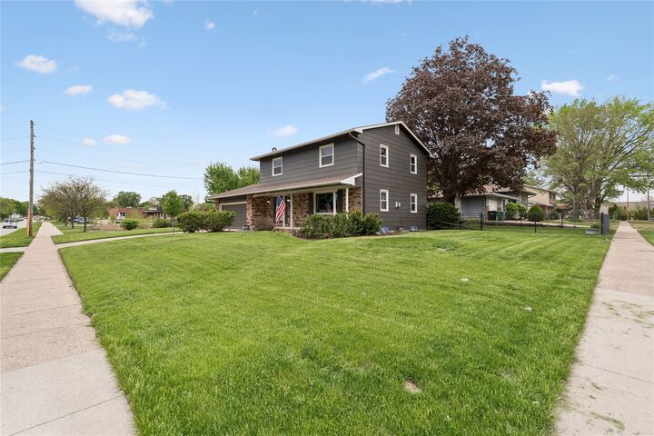Property Photo:  722 SE 3rd Street  IA 50021 