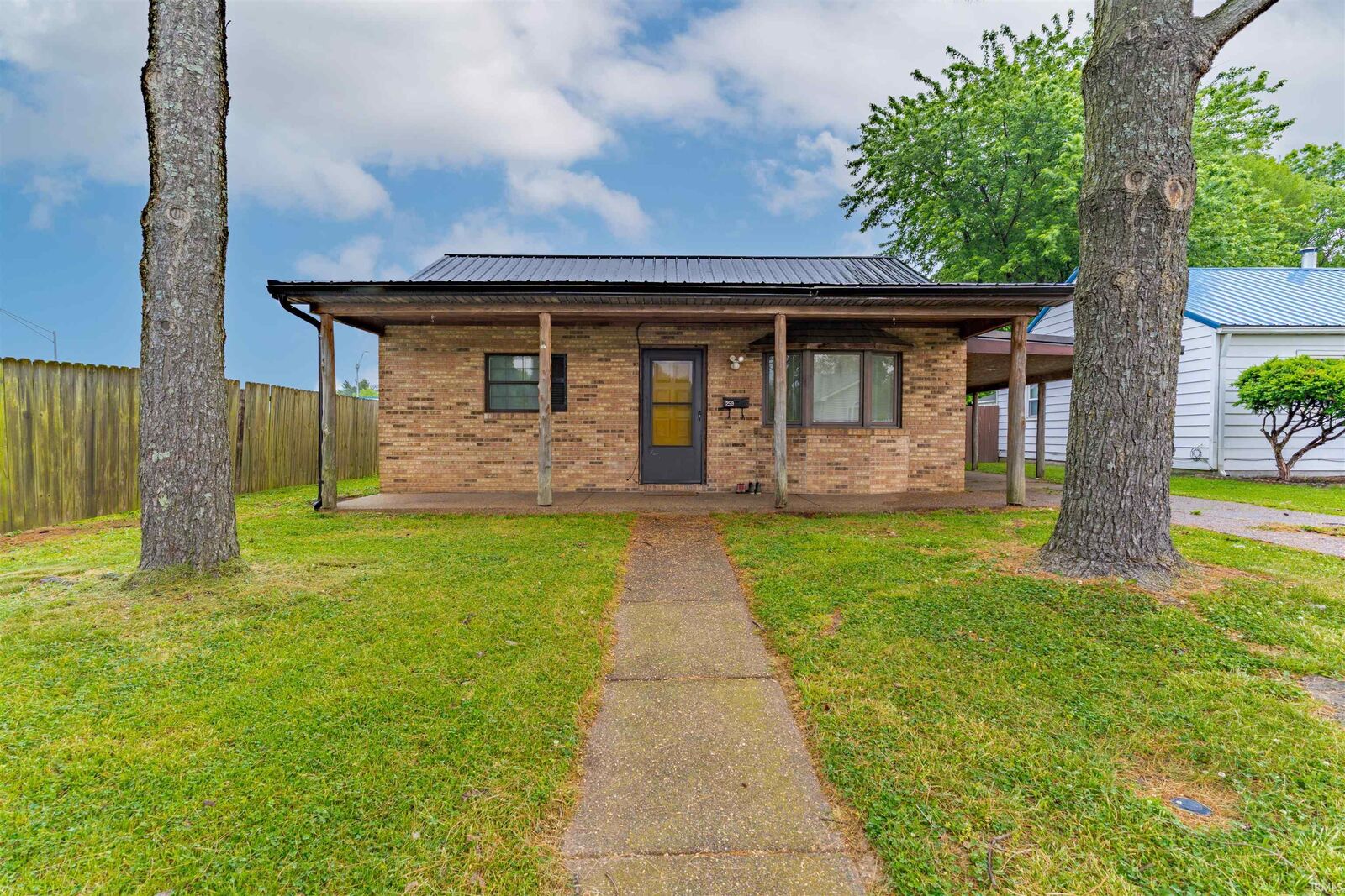 Property Photo:  1250 Maple Court Street  IN 47714 