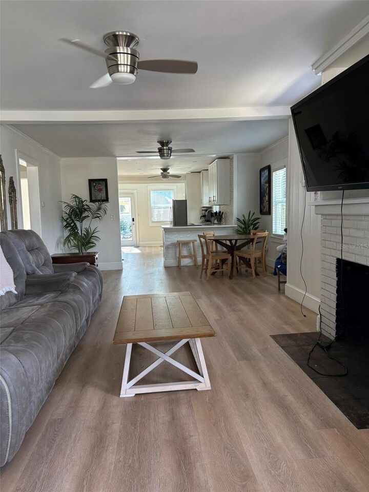 Property Photo:  2570 Loma Linda Street  FL 34239 