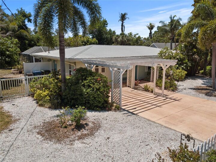 Property Photo:  7860 Holiday Drive  FL 34231 