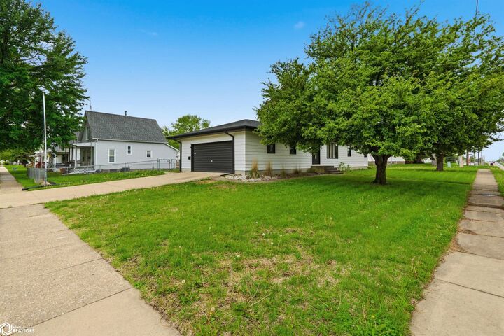 Property Photo:  101 Spring Street  IA 52655 