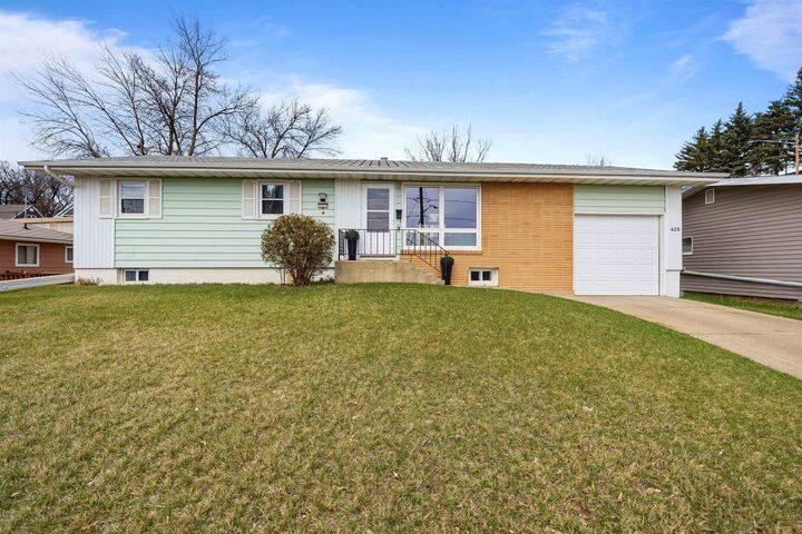 Property Photo:  425 11th Ave NE  ND 58703 