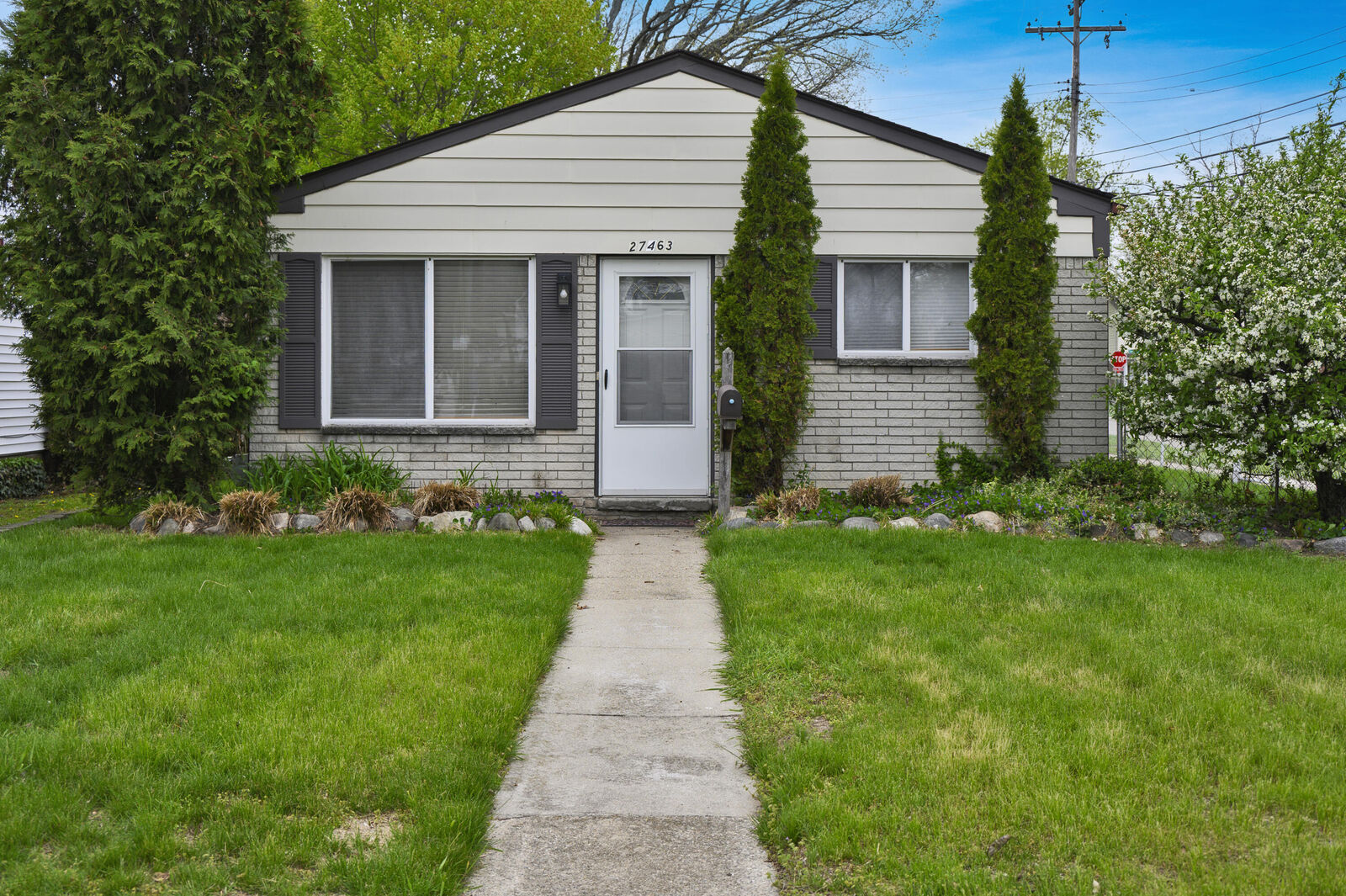 Property Photo:  27463 Delton Street  MI 48071 