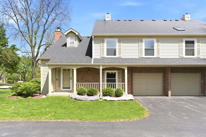 Property Photo:  1324 Queensgreen Circle  IL 60563 