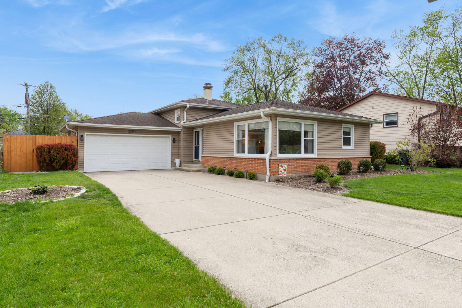 Property Photo:  1105 E Barberry Lane  IL 60056 