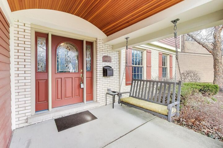 Property Photo:  1606 N Pine Avenue  IL 60004 
