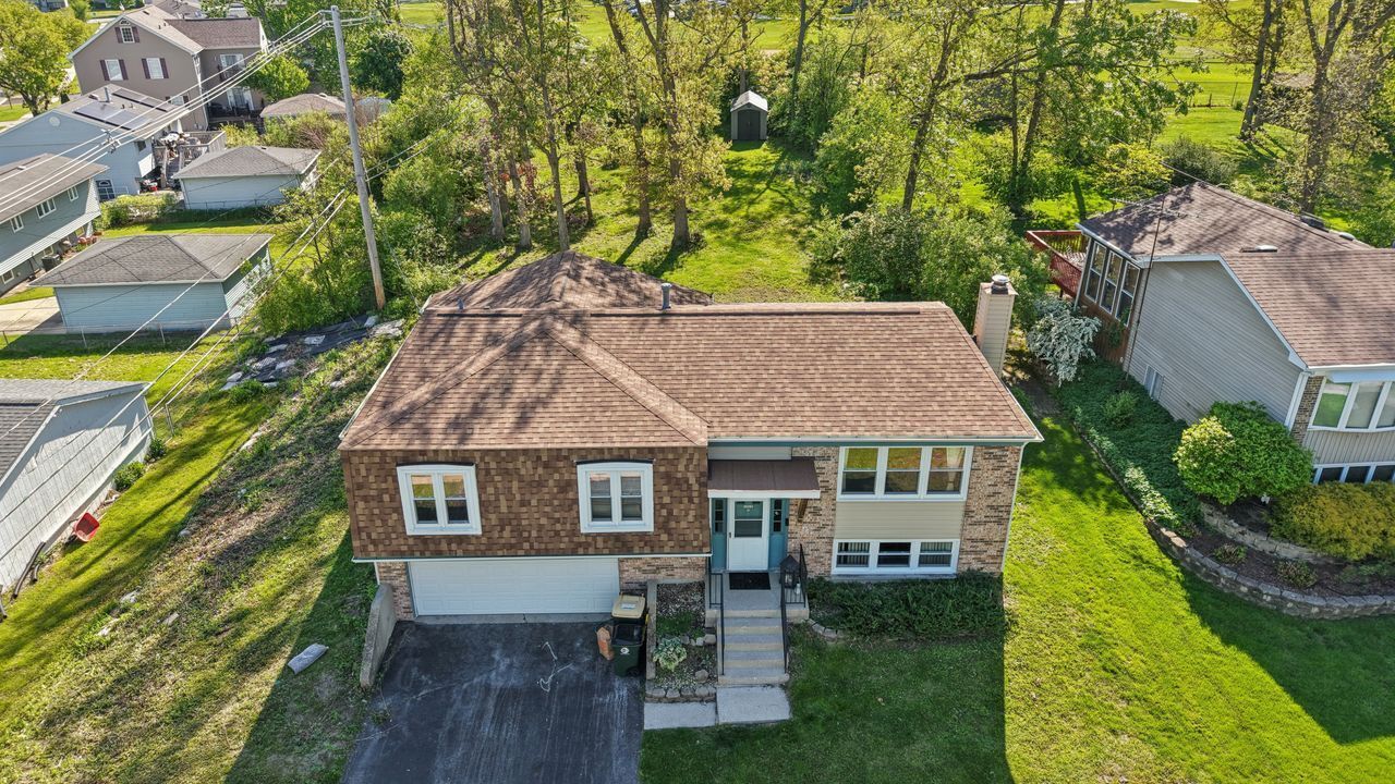 Property Photo:  