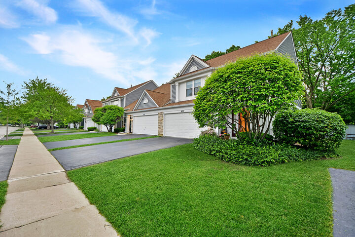Property Photo: 627 N Charter Hall Drive IL 60067