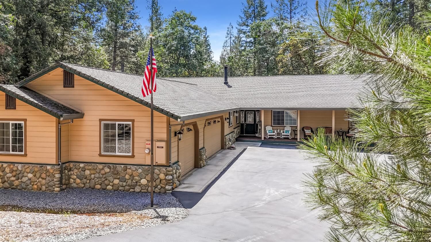 Property Photo: 6152 Hillcrest Court CA 95631