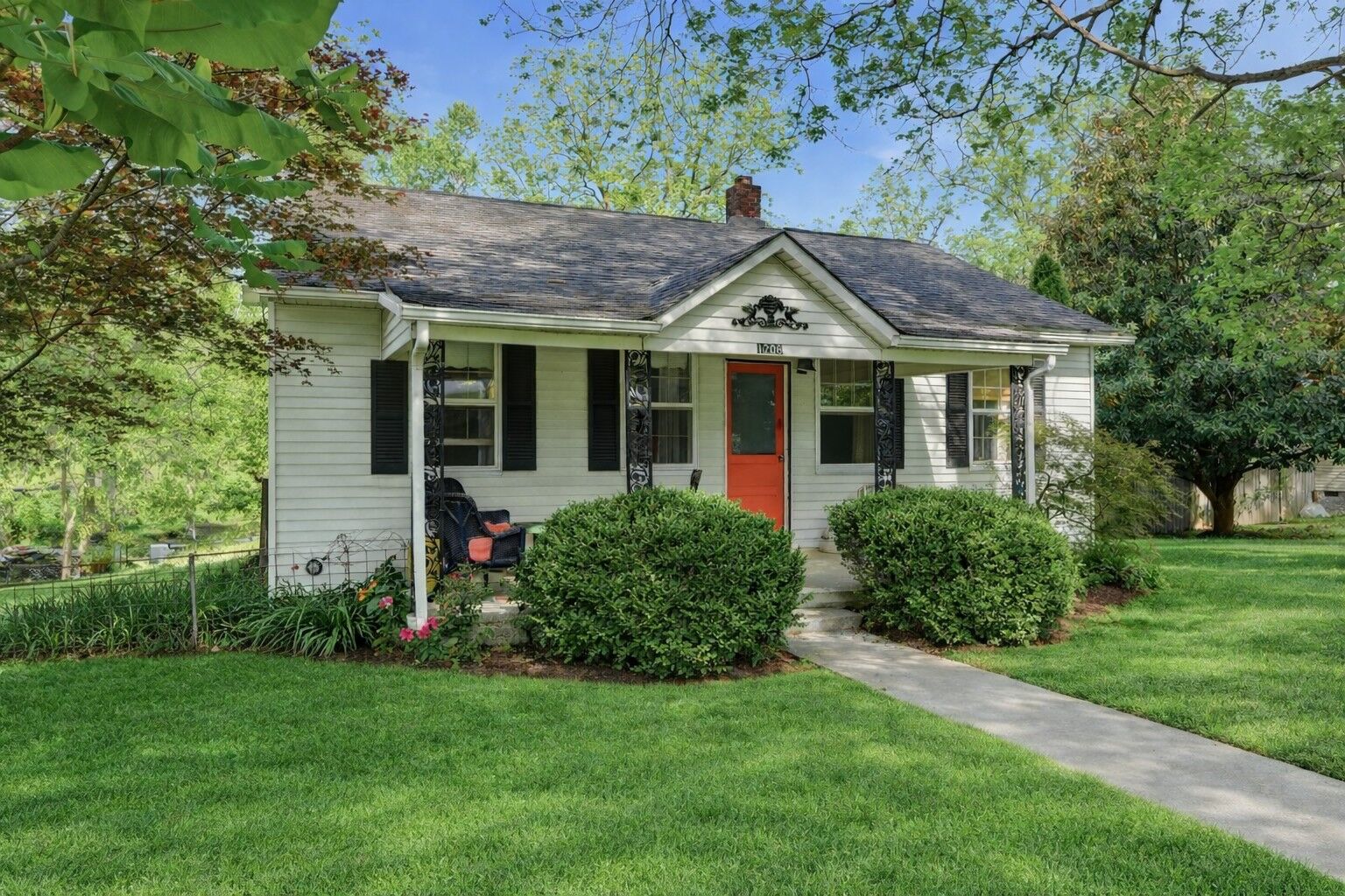Property Photo:  1206 Cleves St  TN 37138 