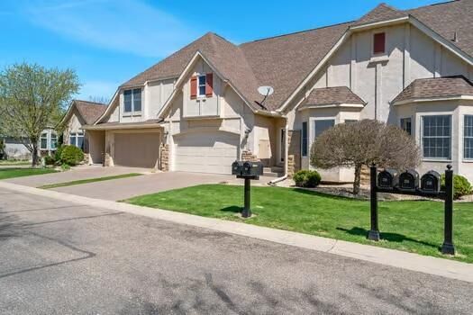 Property Photo:  206 Stonebridge Lane  MN 55118 