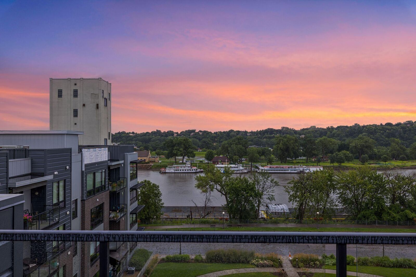 Property Photo:  256 Spring Street 413  MN 55102 