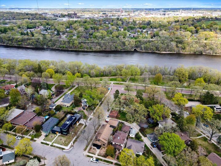 Property Photo:  2901 Dorman Avenue  MN 55406 