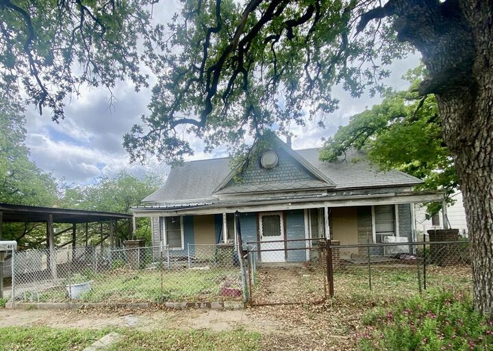 Property Photo:  403 W 5th Street  TX 76437 
