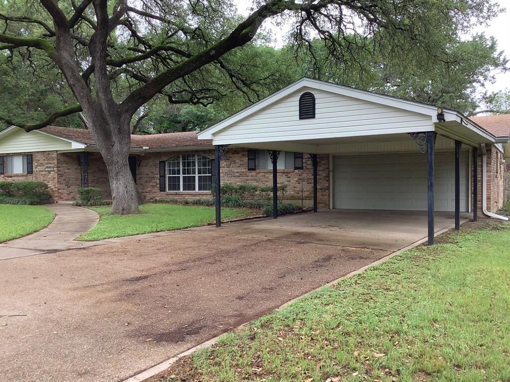 Property Photo: 4700 Scottwood Street TX 76708