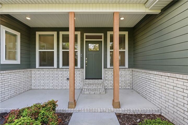 Property Photo:  804 E Parks Street  AR 72753 
