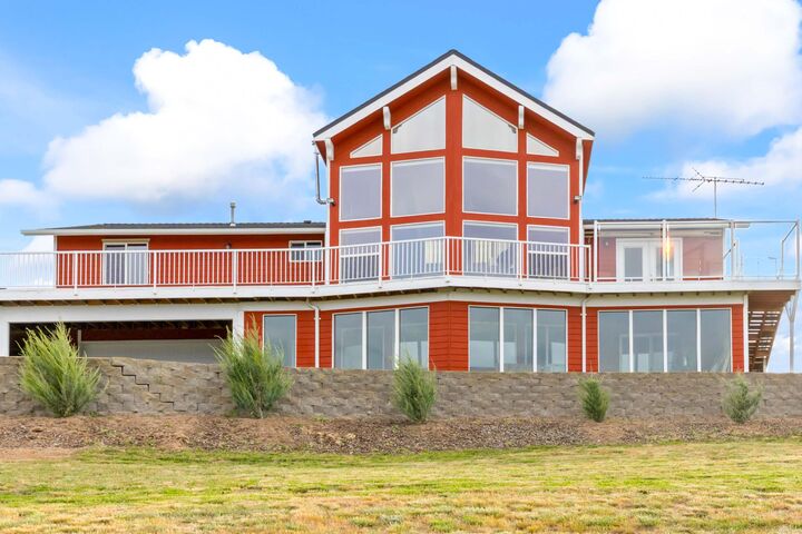 Property Photo:  1803 NE Squire Drive  OR 97741 