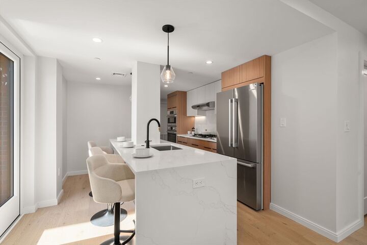 Property Photo:  125 Lowell Street 102  MA 02143 