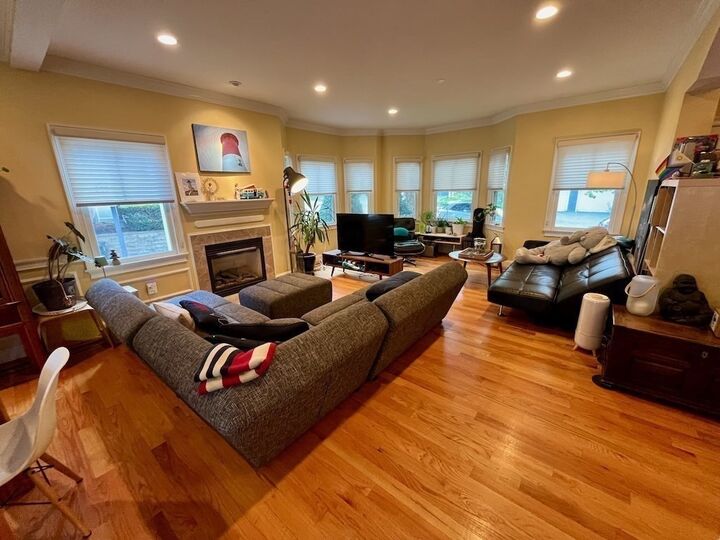 Property Photo:  20 5th Ave 20  MA 02472 