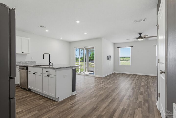 Property Photo:  1895 Pineview Church Rd  FL 32565 