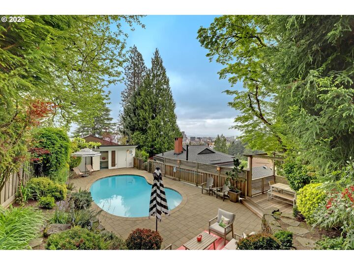 Property Photo:  2537 NW Mildred St  OR 97210 