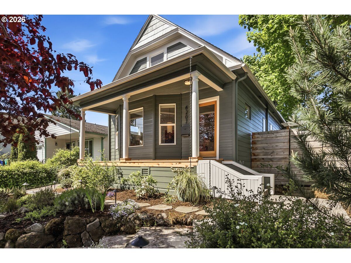 Property Photo: 6207 NE 12th Ave OR 97211