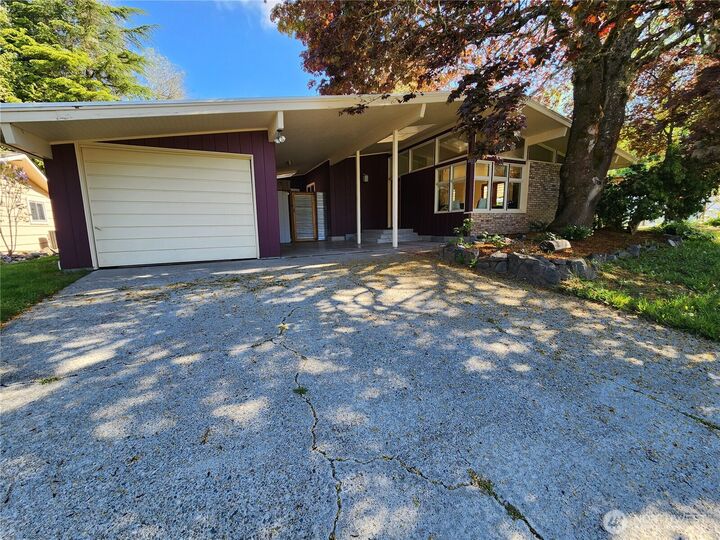 Property Photo: 2104 Myrtle Place SE WA 98501