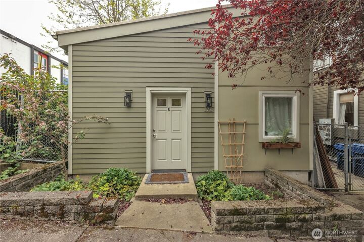 Property Photo:  172  16th Avenue  WA 98122 