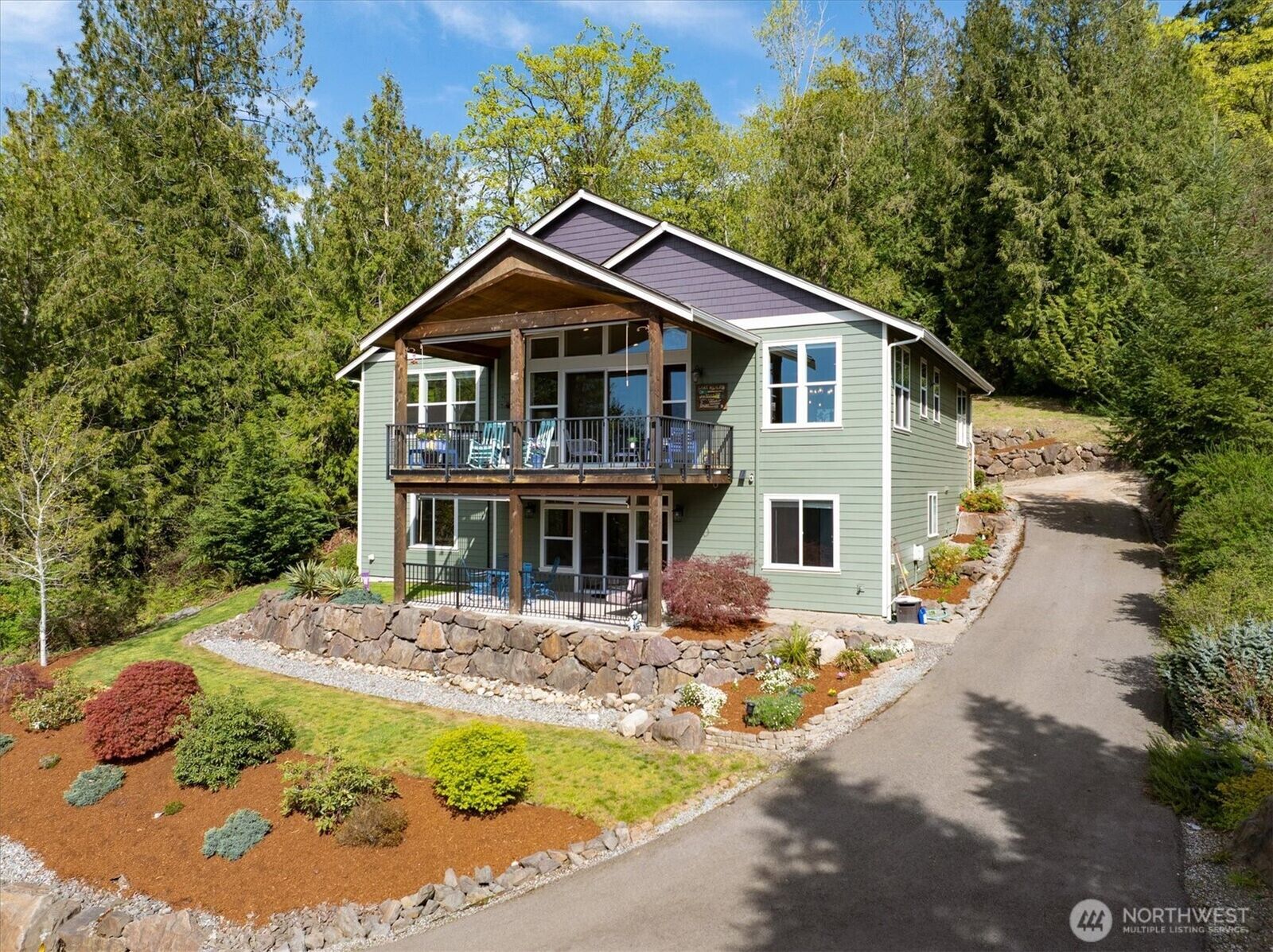 Property Photo:  17722 E Lake Desire Drive SE  WA 98058 