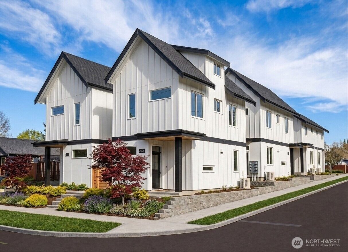 Property Photo:  503 S Henderson Street  WA 98108 
