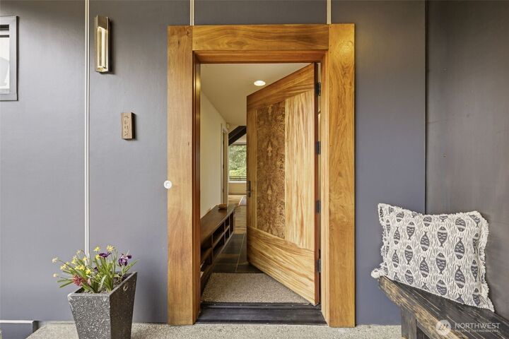 Property Photo:  4019  131st Place SE  WA 98006 