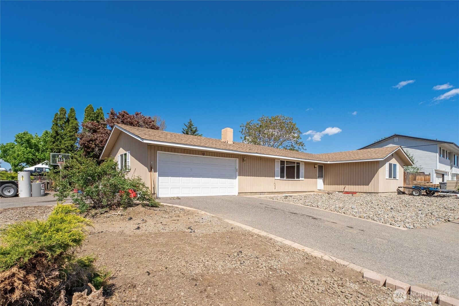 Property Photo:  1121  Jean St  SE  WA 98802 