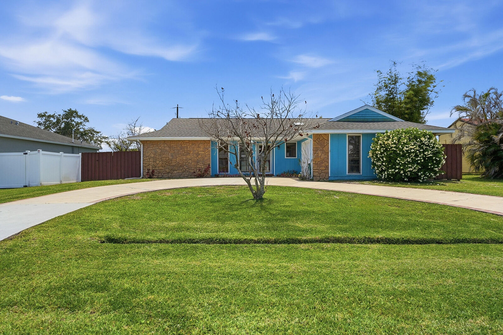 Property Photo:  814 SE Celtic Avenue  FL 34983 