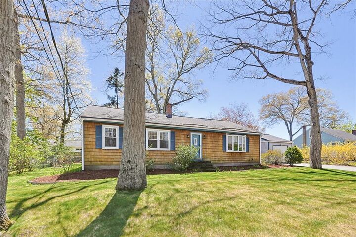 Property Photo:  26 Alton Ave Avenue  RI 02864 