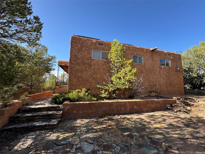 Property Photo:  1092 Mansion Ridge Road  NM 87501 