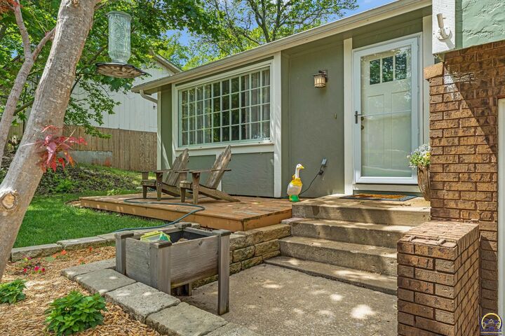 Property Photo:  201 Wagon Wheel Rd  KS 66049 