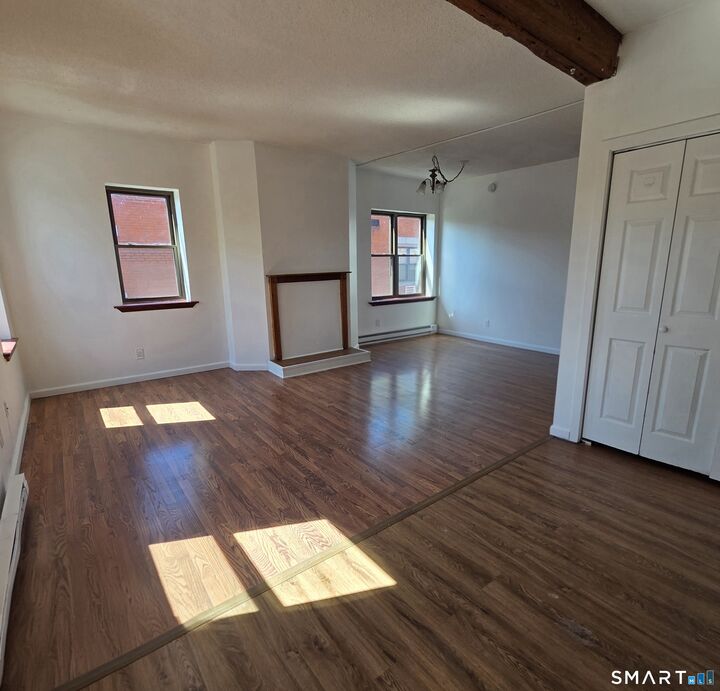 Property Photo:  52 Atwood Street 3B  CT 06105 