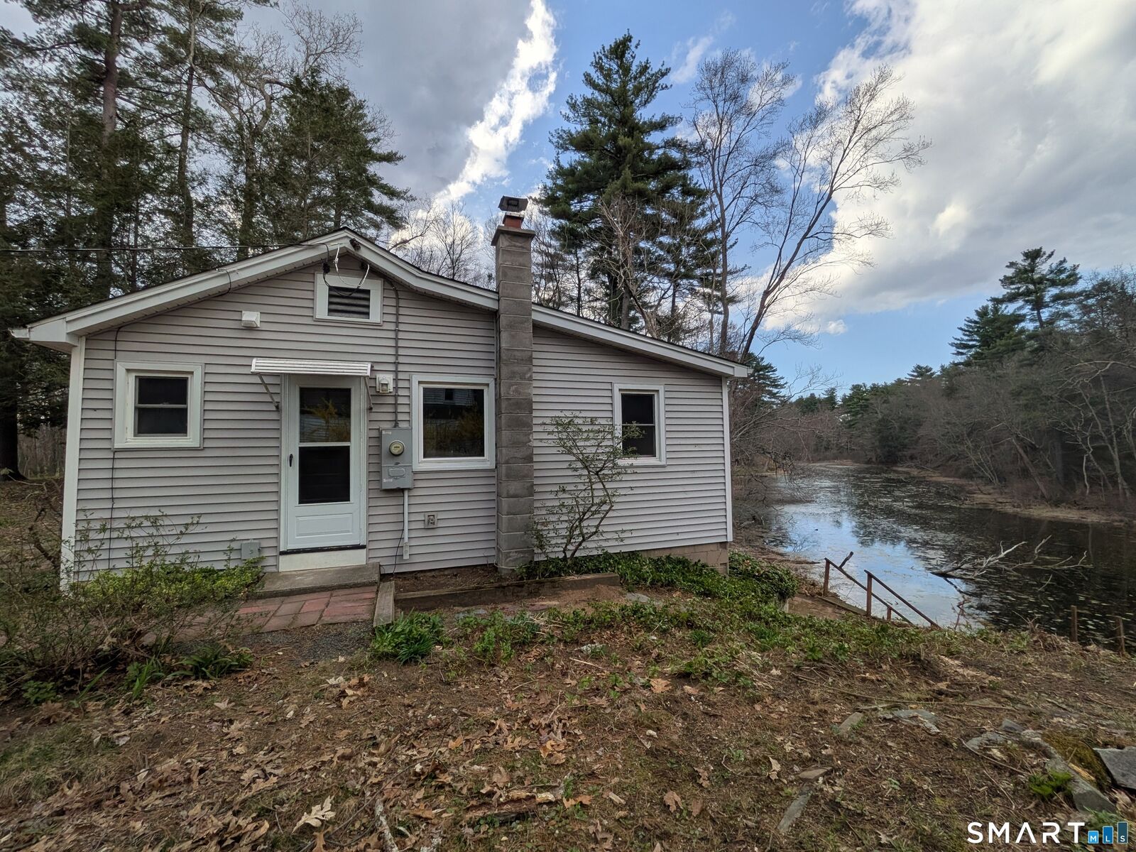 Property Photo:  414 Salmon Brook Street  CT 06035 