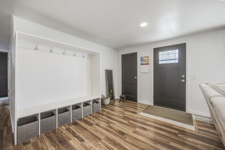 Property Photo:  643 Cedar Ave  WA 99352 