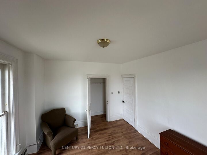 Photo de la propriété:  23 Glenelg Street W Room  ON K9V 2T9 