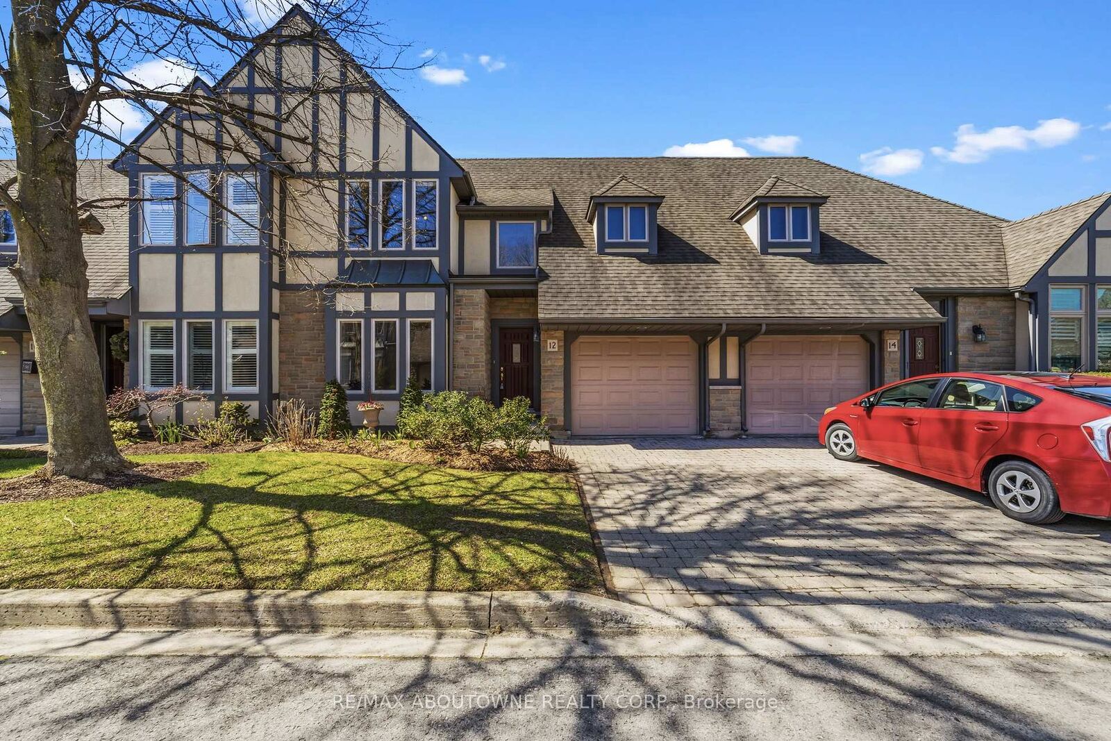Property Photo: 575 Simcoe Street 12 ON L0S 1J0