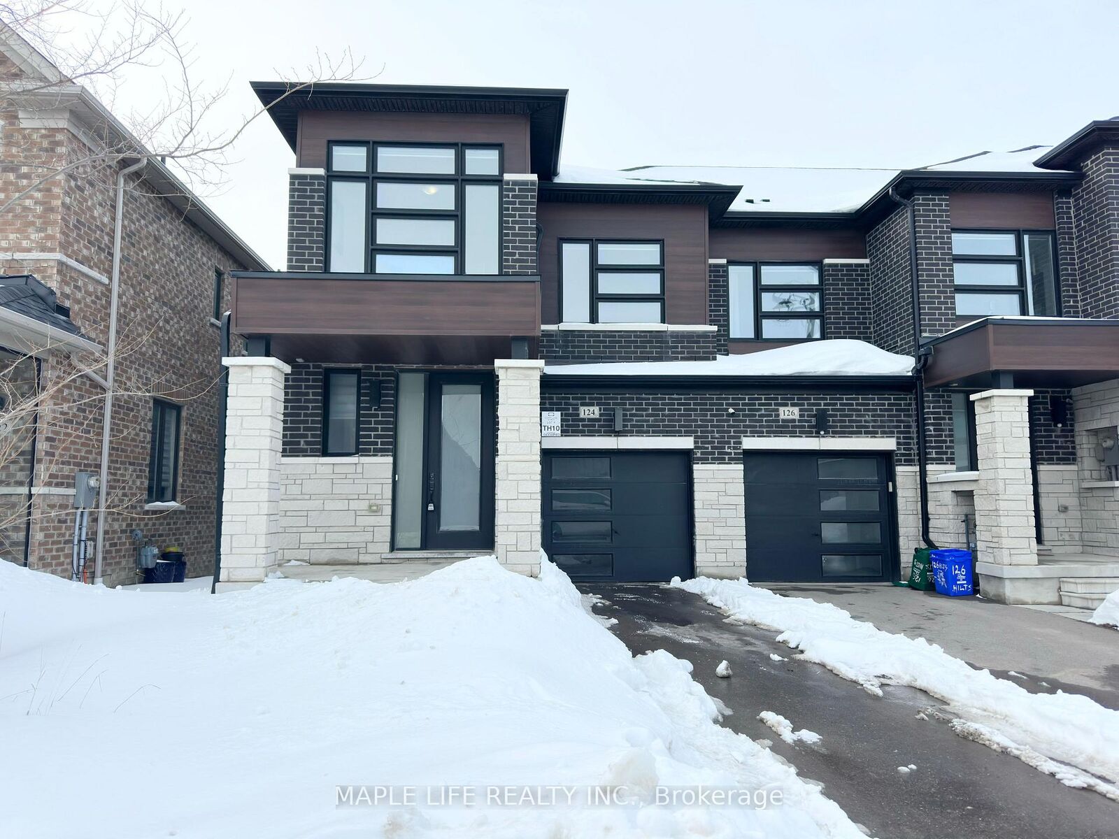 Property Photo: 124 Hilts Drive ON L4S 0J2