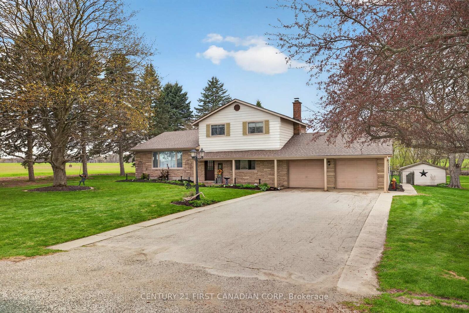 Property Photo: 8889 Hacienda Road ON N5H 2R1