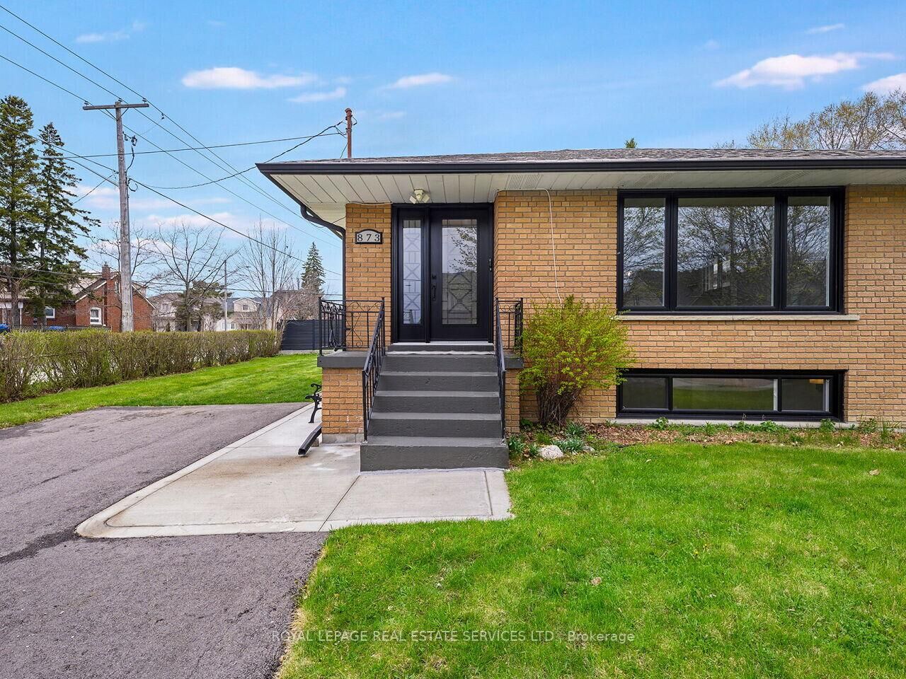 Property Photo: 873 Sixth Street ON L5E 1N5