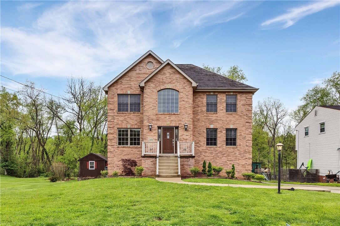 Property Photo:  699 Surfside Dr  PA 15239 